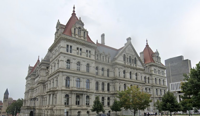 New York Governor Hochul Meets with Texas Democrats in Albany Amid Redistricting Standoff