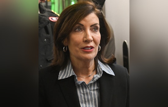 NY Governor Hochul Condemns ICE Detention of Ecuadorian Girl and Mother During Manhattan Court Check-In