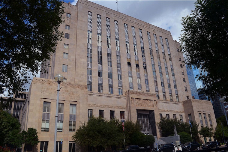 Oklahoma County Courthouse Honors Beloved Shoeshine Man Cleo Fields with Lying in State Ceremony