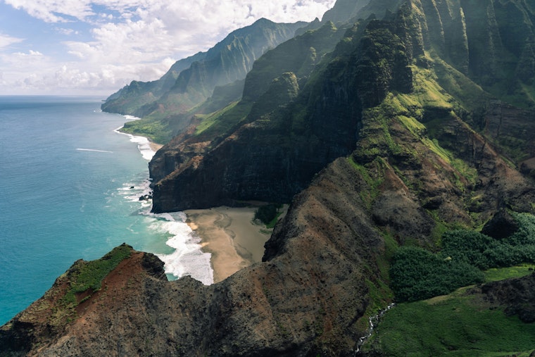 Trade Winds Return as Henriette Tracks North of Hawaii