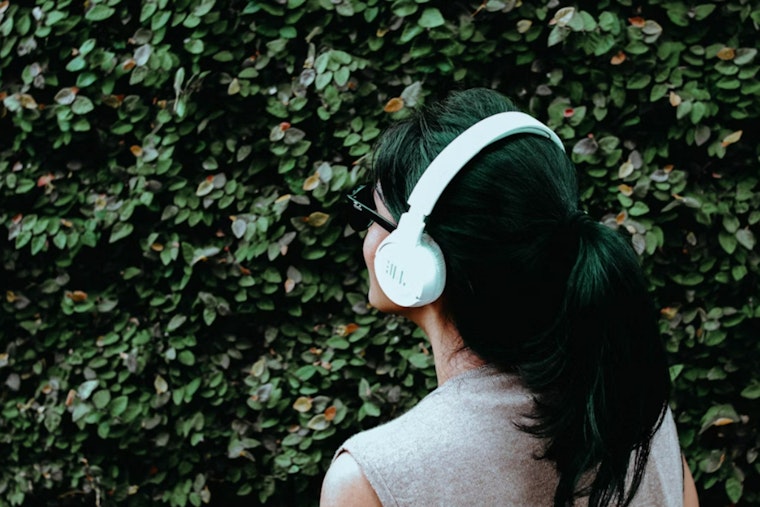Phoenix Therapist Harmonizes Music with Mental Health Care for Innovative Treatment Approaches