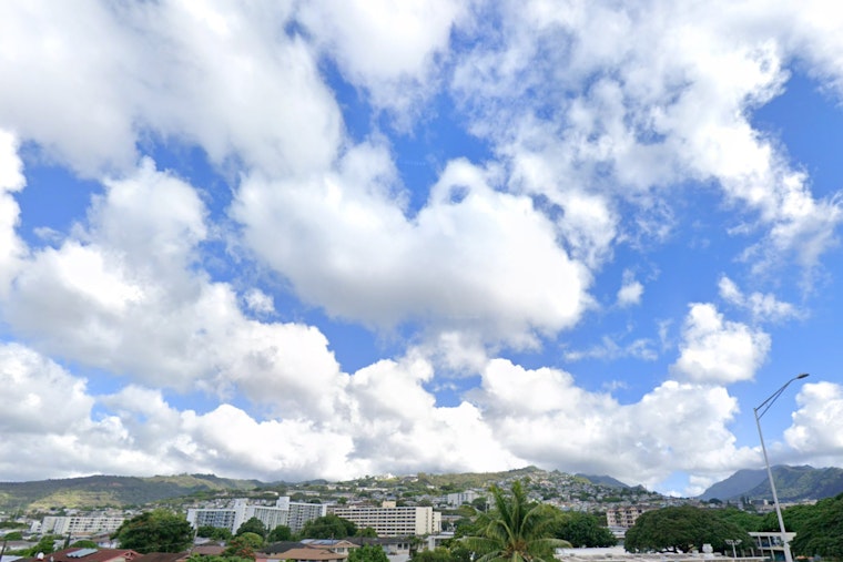 Pleasant Weather Predicted for Honolulu with Light Trade Winds and Minor Shower Surge