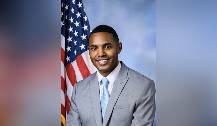 Rep. Ritchie Torres Reverses Course, Expresses Support for Gov. Hochul Amid Bronx Rally