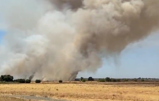 Sacramento Firefighters Quell 220-Acre Blaze Near Garden Hwy, No Injuries Reported