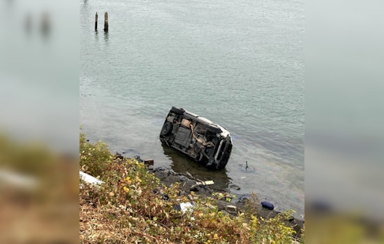 Search Underway After Vehicle Plunges Into Columbia River in Portland as Driver Remains Missing
