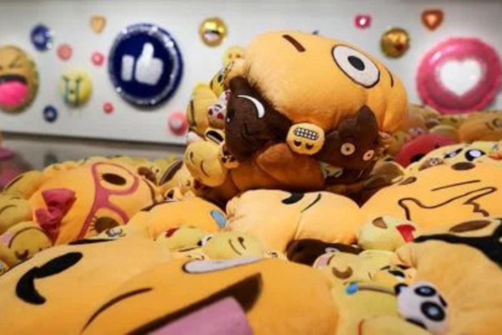 "So Fun! An Exploration of Maximalism" Brings Riot of Color to Chandler's Vision Gallery