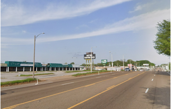 South Memphis Engulfed by Blaze at Vacant Shopping Center, Firefighter Injured During Emergency Response