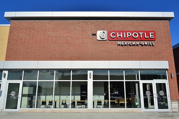 St. Louis Park Considers New Pickup-Only Chipotle Drive-Thru: Public Hearing Set for August 20