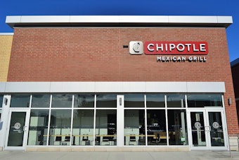 St. Louis Park Considers New Pickup-Only Chipotle Drive-Thru: Public Hearing Set for August 20