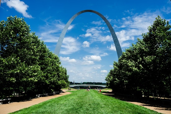 St. Louis Welcomes Comfortable 82-Degree High with Light Breeze as NWS Reports a Pleasant Week Ahead