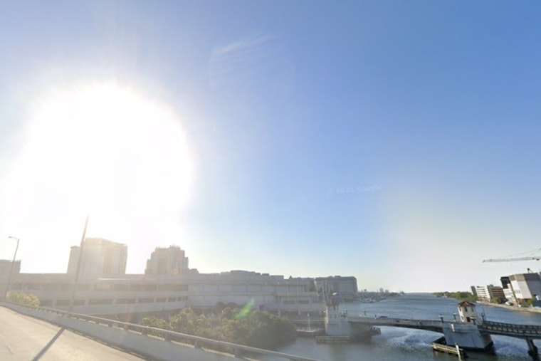 Tampa Bay Area Under Heat Advisory with Index Values Up to 109 Degrees, Residents Urged to Take Precautions