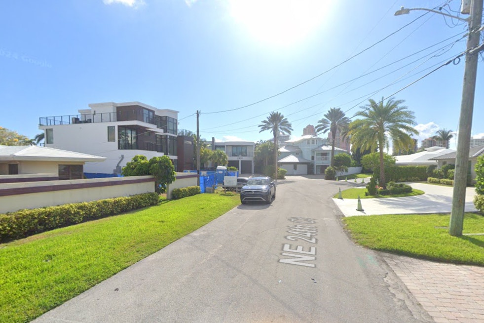 Tragic Watercraft Accident in Fort Lauderdale Claims Life of 13-Year-Old New York Girl on Family Vacation