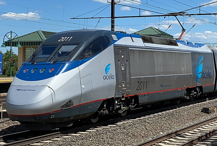 U.S. Transportation Secretary Unveils New Acela Trains and Announces Revitalization of Washington Union Station