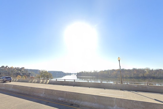 Washington D.C. Basks in Mild Weather with Clear Skies and Gentle Breezes