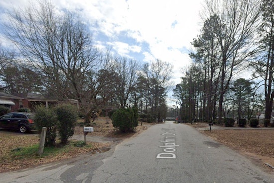 Atlanta Police Investigate Stabbing on Dolphin Drive SW as Victim Hospitalized and Assailant Remains at Large