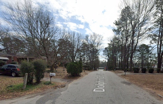 Atlanta Police Investigate Stabbing on Dolphin Drive SW as Victim Hospitalized and Assailant Remains at Large