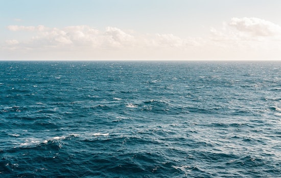 Boaters Rescued Offshore of Wailupe by Honolulu Fire Department and Good Samaritans