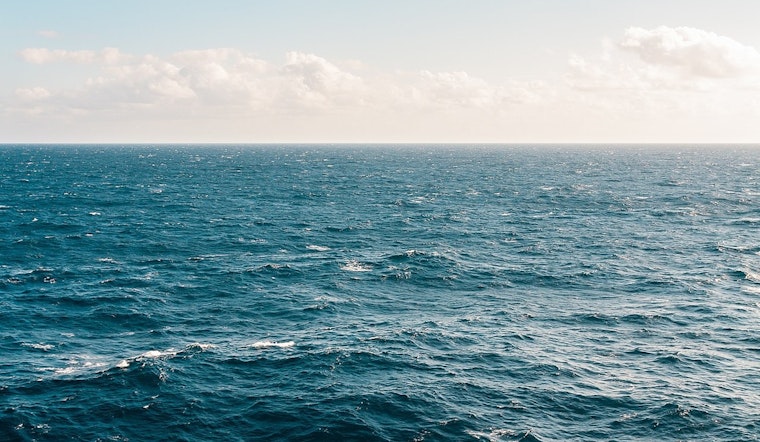 Boaters Rescued Offshore of Wailupe by Honolulu Fire Department and Good Samaritans