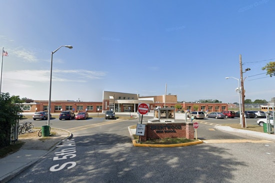 Brentwood Community on Edge as Masked ICE Agents Spotted Near Long Island High School