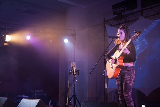 British Singer Lola Young Cancels Washington D.C. Show After Onstage Collapse in New York City