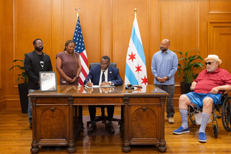 Chicago Mayor Signs 'Right to Protest' Executive Order, Affirming First Amendment Rights Against Federal Intervention