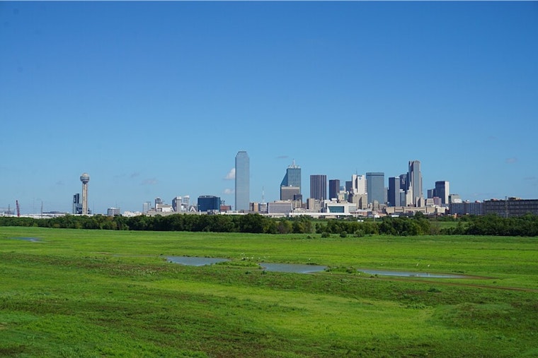 Dallas Basks in Summer-like Autumn: Sunny Days and Starry Nights Ahead