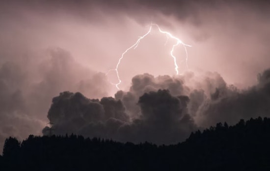 Denver Braces for Showers and Thunderstorms with Chances Increasing Monday