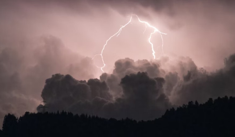 Denver Braces for Showers and Thunderstorms with Chances Increasing Monday