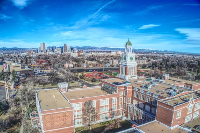 Denver to Enjoy Sunny Weekend with Possible Showers on Monday, NWS Forecasts Comfortable Temperatures