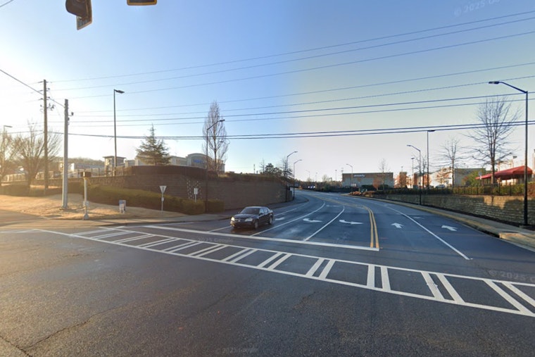 Fatal Pedestrian Incident on Cobb Parkway in Kennesaw Leads to Road Closures and Police Investigation