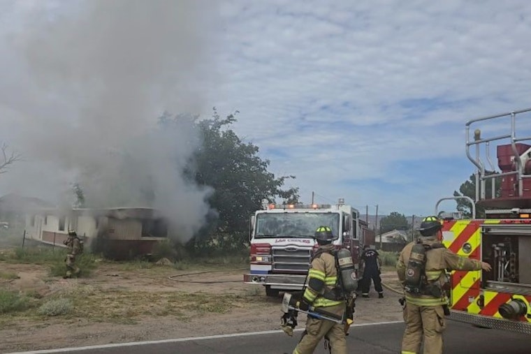 Firefighters Extinguish Blaze at Abandoned Mobile Home in Las Cruces, No Injuries Reported