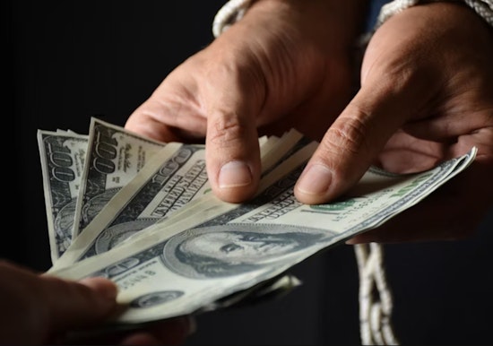 Flagstaff, AZ, to Implement $18.35 Minimum Wage in 2026 with Equal Pay for Tipped Workers