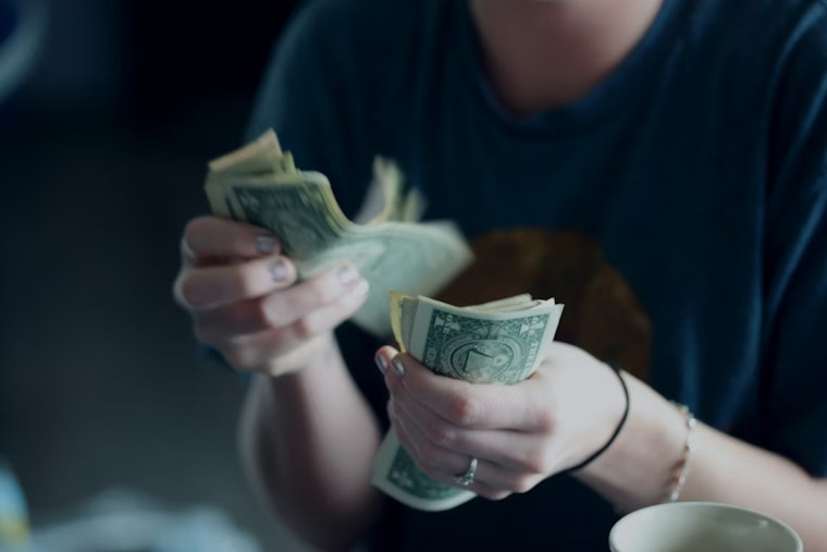 Florida's Minimum Wage Rises to $14 Amid Cost of Living Concerns, Experts Question Sufficiency in Cities Like Miami