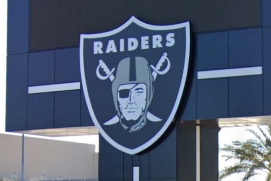 Geno Smith Shines in Raiders Debut with Record-Breaking 362 Passing Yards Against Patriots
