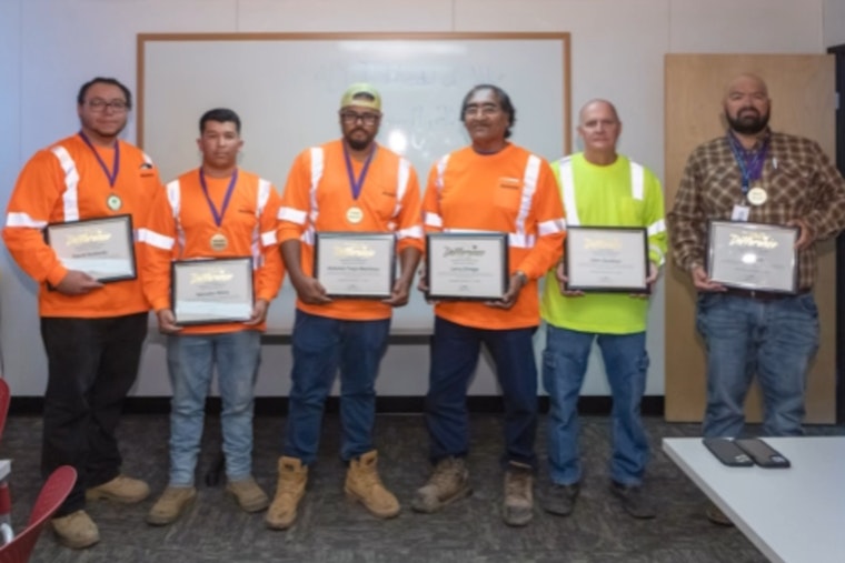 Heroic Human Chain! Arizona Transportation Heroes Awarded Medal of Valor for Daring Canal Rescue in Gila Bend