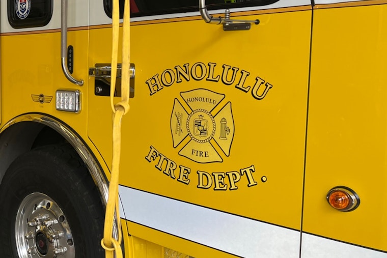 Honolulu Fire Department Swiftly Contains Brush Fire in Moanalua Caused by Downed Power Line