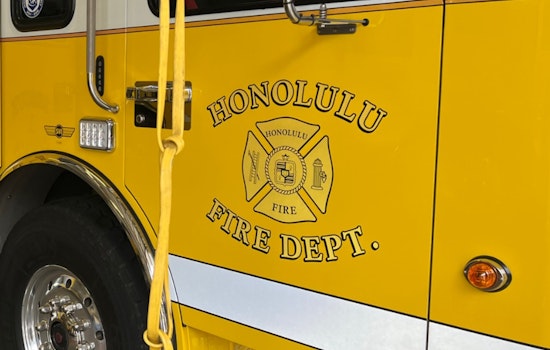Honolulu Fire Department Swiftly Contains Brush Fire in Moanalua Caused by Downed Power Line