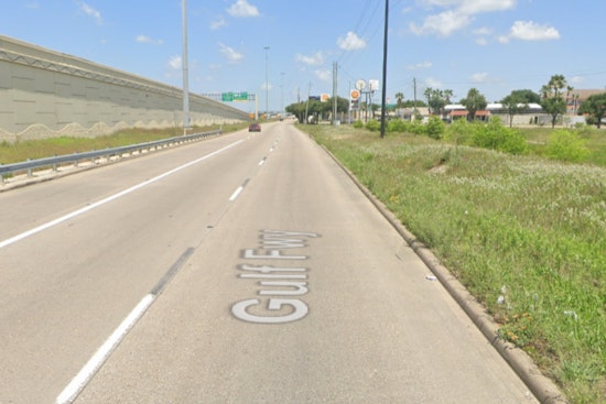 Houston Police Investigate Fatal Auto-Pedestrian Crash on Gulf Freeway Service Road