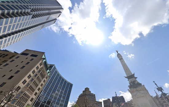 Indianapolis Blanketed by Clouds as Fall Sets In, NWS Predicts Scattered Showers with Mild Temperatures