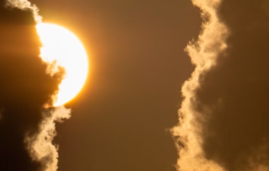 Jacksonville Residents to Navigate Weekend Weather Woes with Sunshine and Storms in Forecast