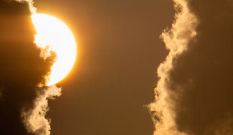 Jacksonville Residents to Navigate Weekend Weather Woes with Sunshine and Storms in Forecast