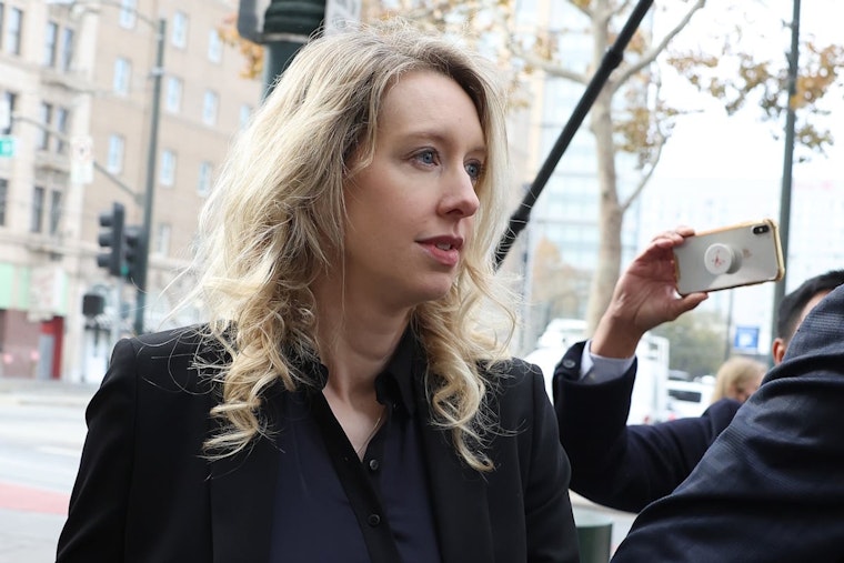 Jailed Elizabeth Holmes Somehow Tweeting From Texas Prison Despite Federal Social Media Ban