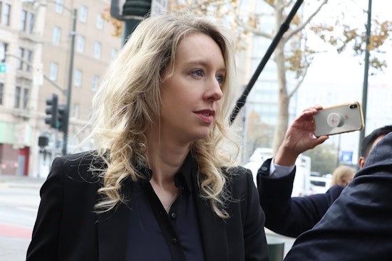 Jailed Elizabeth Holmes Somehow Tweeting From Texas Prison Despite Federal Social Media Ban