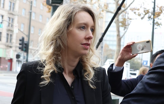 Jailed Elizabeth Holmes Somehow Tweeting From Texas Prison Despite Federal Social Media Ban