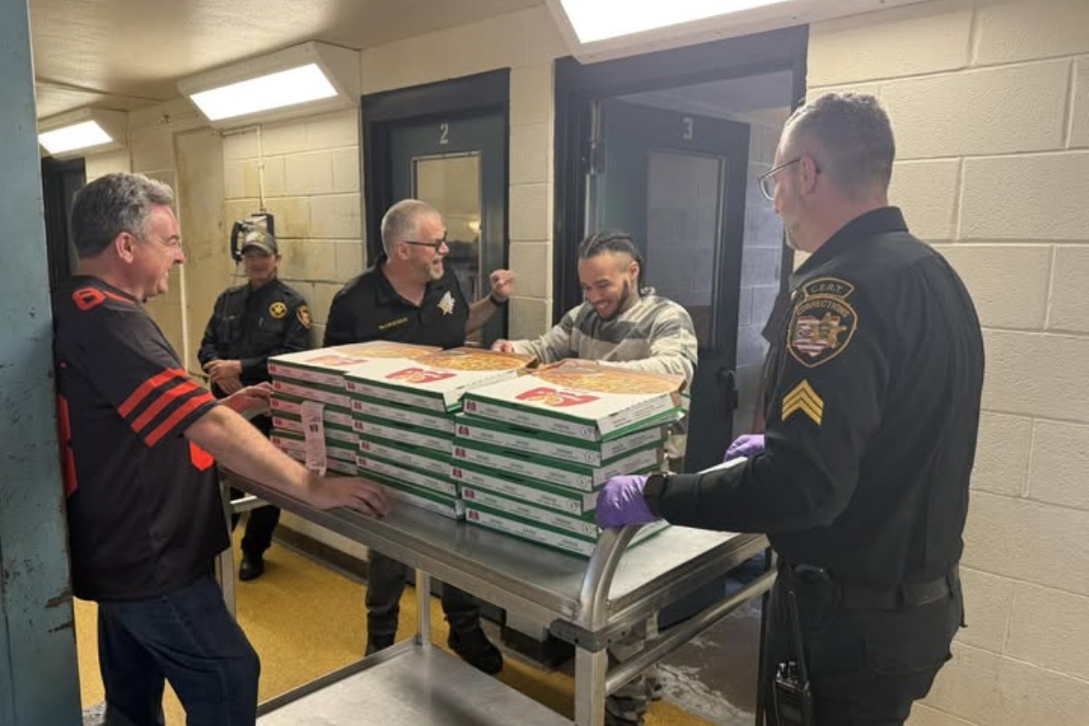 Lorain County Sheriff Rewards Inmates’ Good Behavior with Pizza in