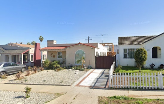 Los Angeles Fire Department Swiftly Extinguishes Hyde Park Garage Fire, No Injuries Reported