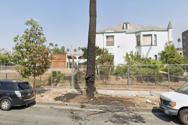 Los Angeles Firefighters Achieve Rapid Knockdown of Blaze at Former School Building in Pico-Union