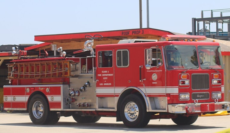 Los Angeles Firefighters Swiftly Control Grass Fire Along 101 Freeway in Boyle Heights