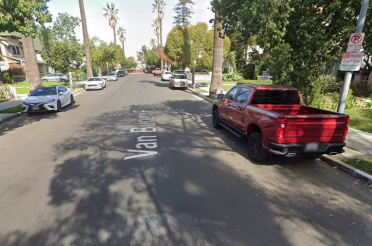 Los Angeles Firefighters Swiftly Extinguish Late-Night Blaze in Adams-Normandie Home