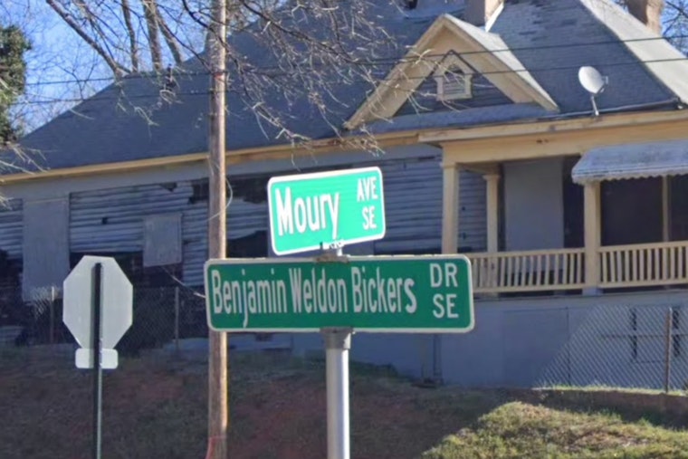 Man Stabbed in Southwestern Atlanta Neighborhood, Police Seek Witnesses